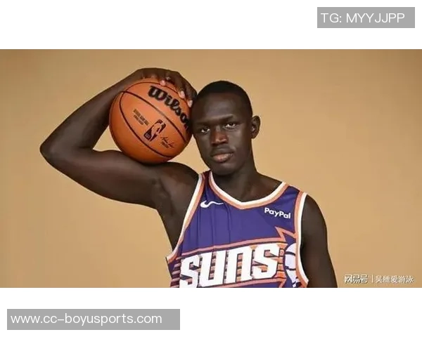 杨瀚森禁区内如壁垒般坚固原地起跳封盖对手上篮展现绝佳防守技巧