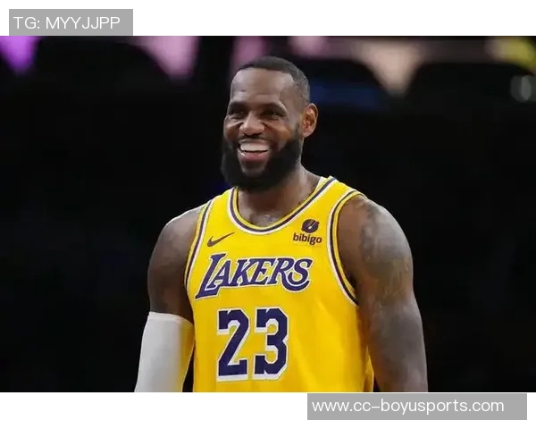 里夫斯称赞詹姆斯训练状态良好期待他强势回归球队 里夫斯称赞詹姆斯训练状态良好期待他强势回归球队